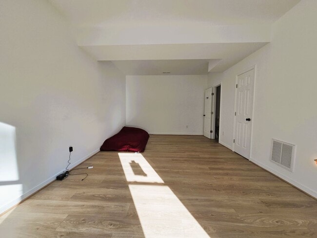 Building Photo - Large 3 story home located in Glenwood Park just minutes from downtown Richmond