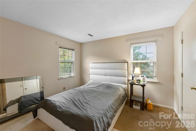 Foto del edificio - 10700 Blue Heron Dr