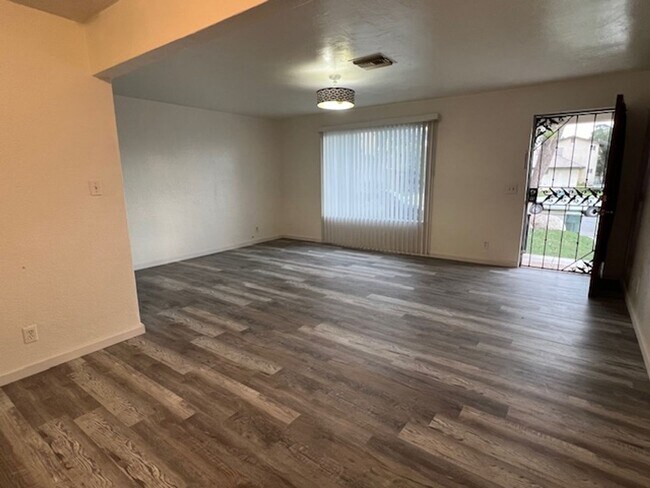 Foto del edificio - 2512 Edwards Ave