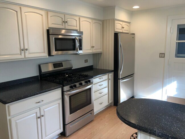 Foto del edificio - 2141 Birchwood Ave