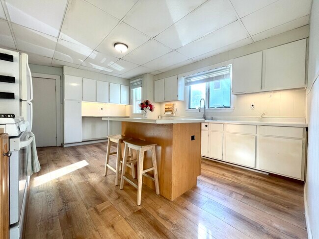 Kitchen - 42 Summer St