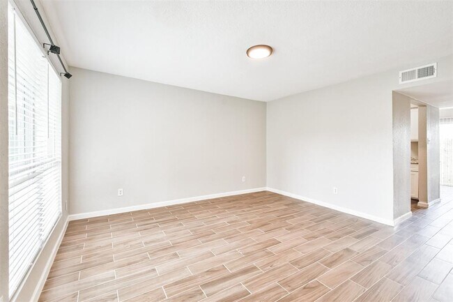 Building Photo - 8100 Creekbend Dr