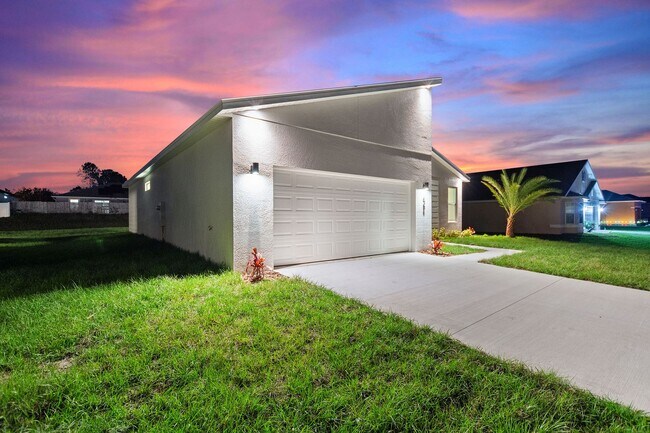 Building Photo - Newly Built Home! Modern, energy efficient...