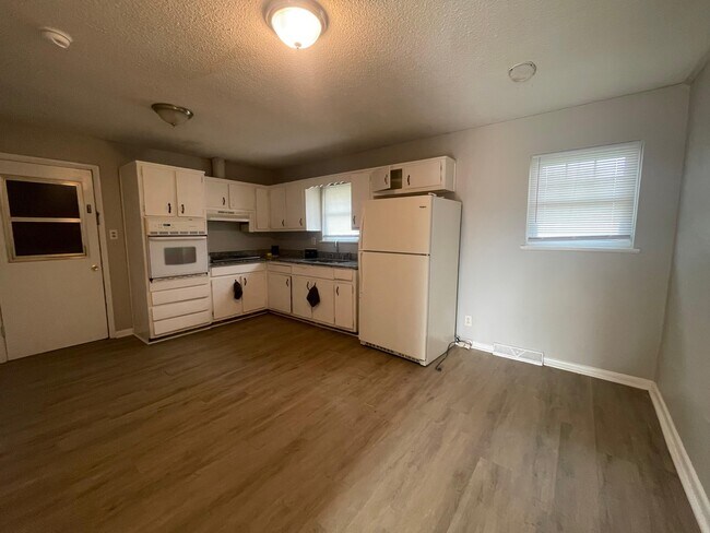 Foto del edificio - 606 Eastbrook Dr NW