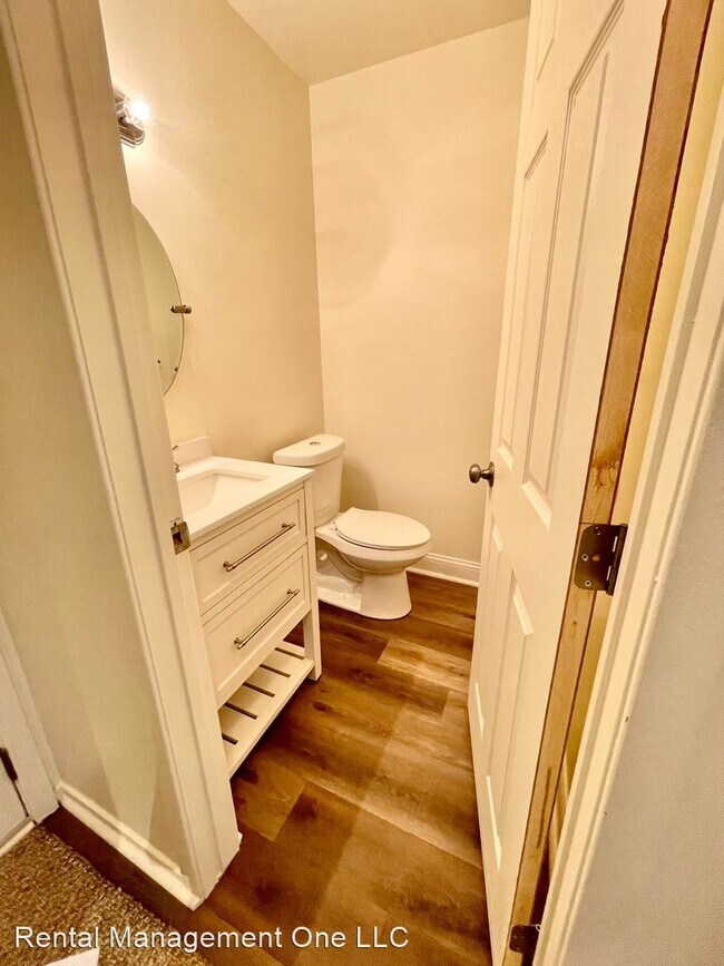 Building Photo - 2 br, 1.5 bath House - 991 Glengary