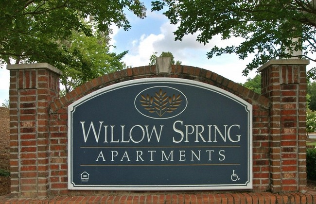 Foto del edificio - Willow Spring Apartments