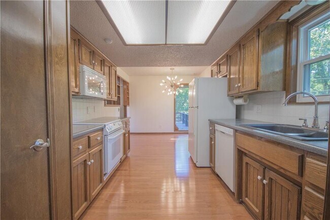 Building Photo - 403 S 37th St