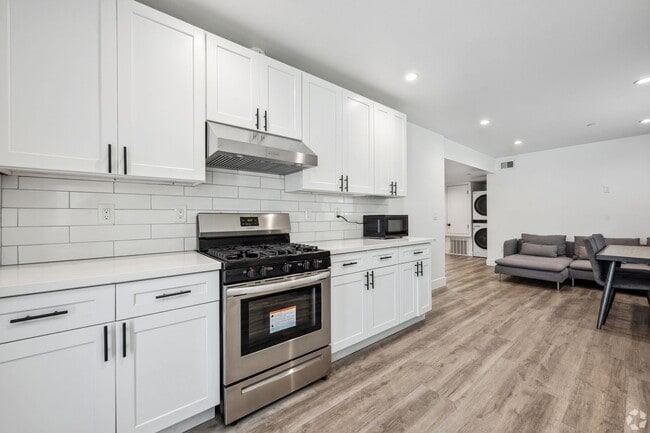 Interior Photo - MH 5401 Carlin St