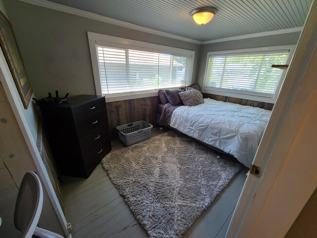 Building Photo - 396 8th Avenue East N