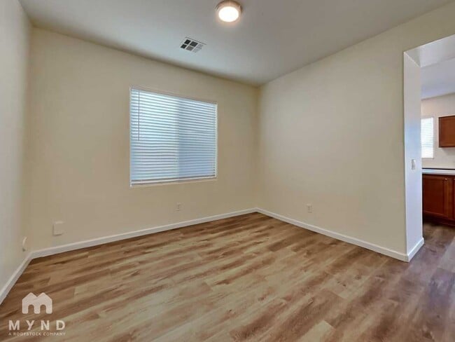 Building Photo - 1635 S Starling Dr