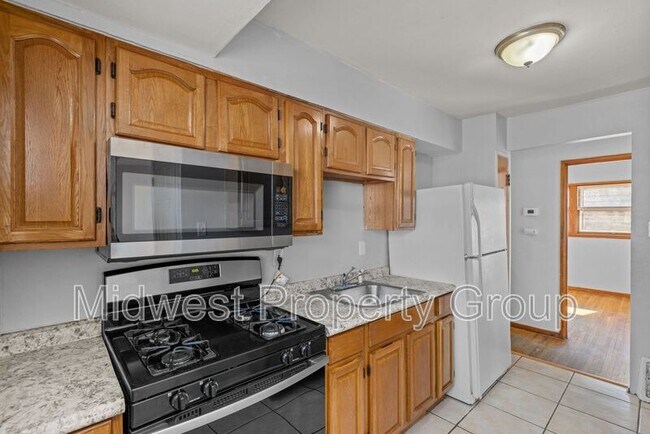 Building Photo - 405 Cameron Rd