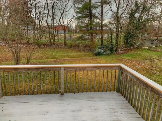 Foto del edificio - 3 Bedroom/2 Bath Split-Foyer Home Kingspor...