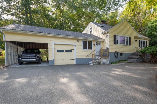 Building Photo - 215 Blue Hill Dr