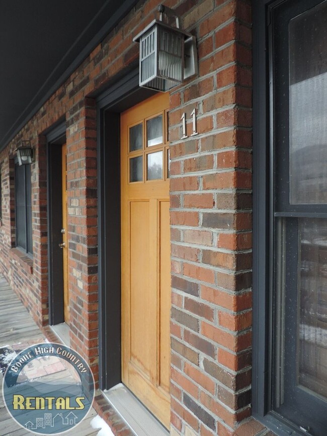 Building Photo - 140 Faculty St