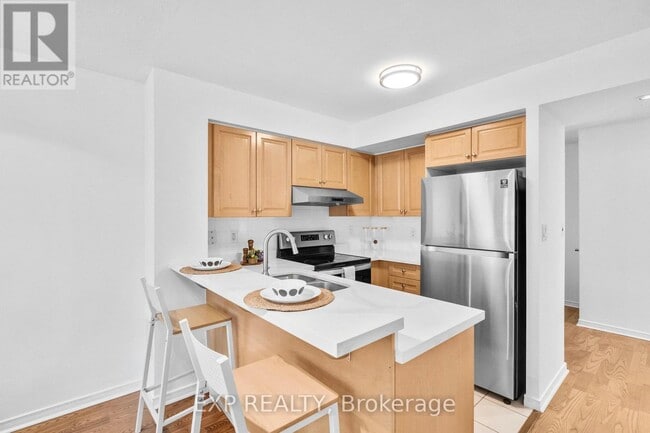 Building Photo - 230 King St E