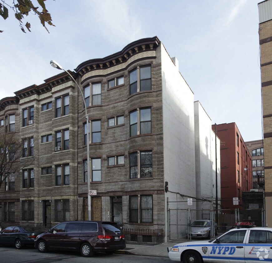 Primary Photo - 297 Classon Ave
