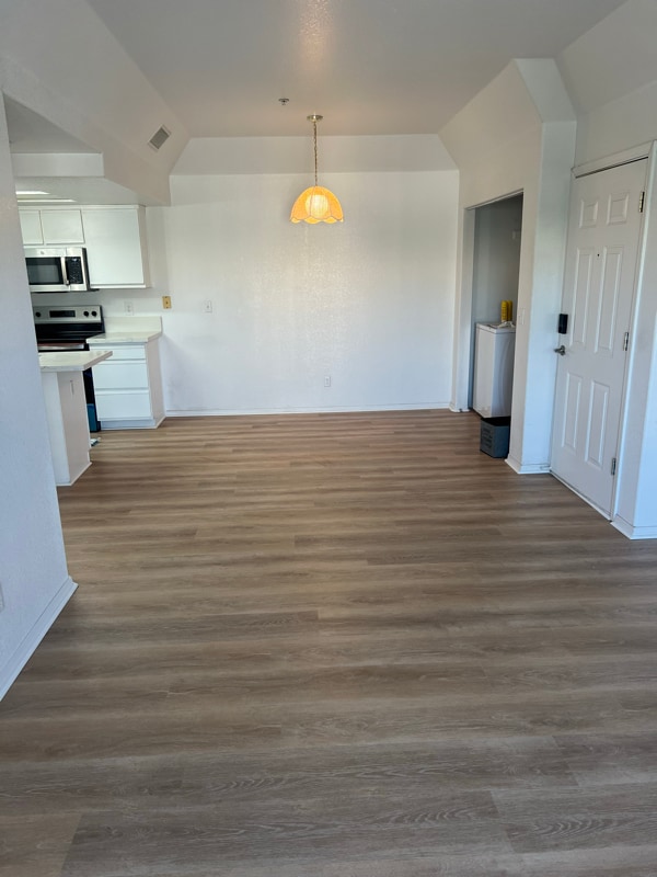 Building Photo - 3550 Bay Sands Dr