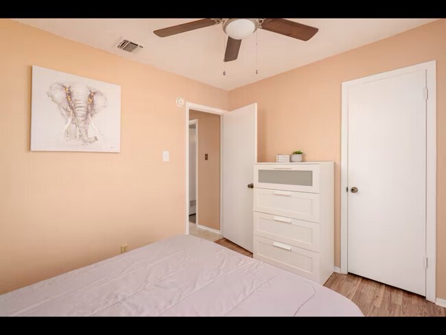Foto del edificio - 6639 Connie Mack St