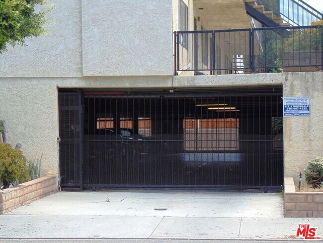 Foto del edificio - 12100 Birch Ave