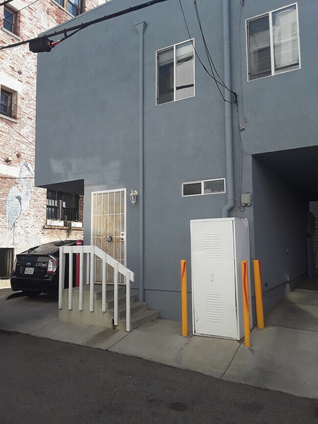 Foto del edificio - 19 Ozone Ave