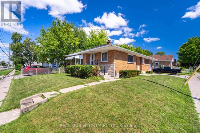 Photo du bâtiment - 227 Stevenson Rd N