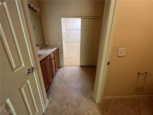 Foto del edificio - 5445 Progresso St