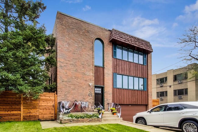 Building Photo - 1317 Oakton St