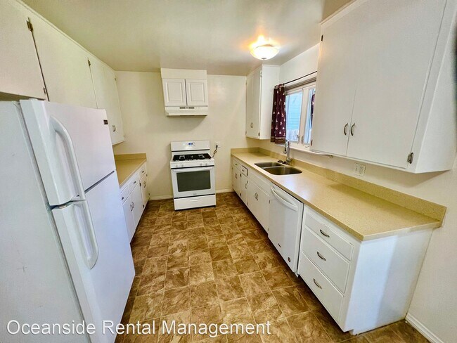 Building Photo - 2 br, 1 bath House - 720 N Ditmar