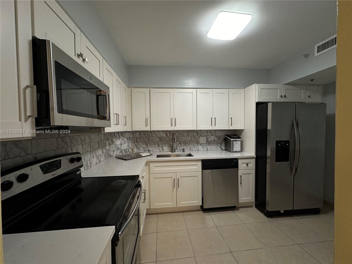 Primary Photo - 4001 Hillcrest Dr