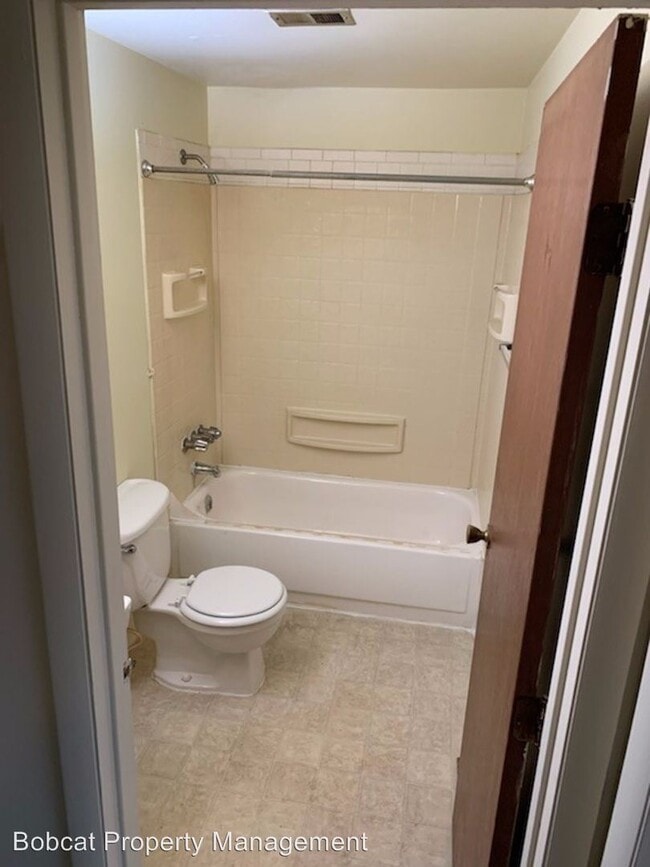 Building Photo - 2 br, 1.5 bath Apartment - 618-624 E Pike St