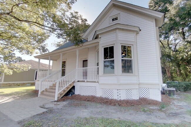 Building Photo - 304 S Dawson St