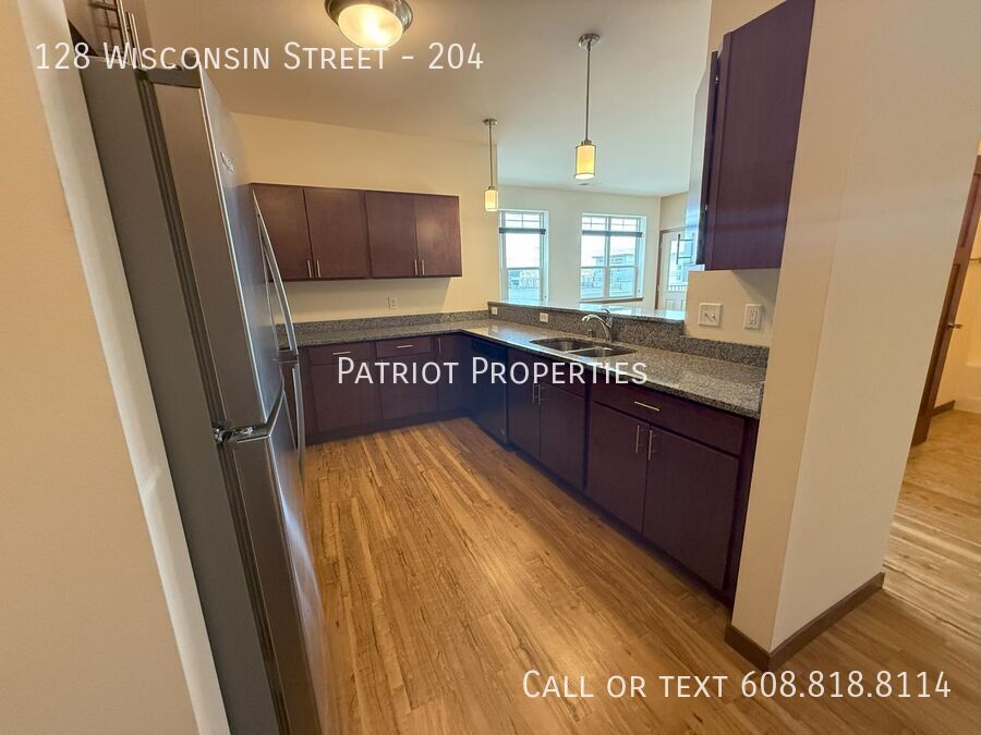Primary Photo - 128 Wisconsin St