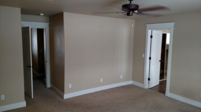 Building Photo - Experience this Desirable Sanctuary