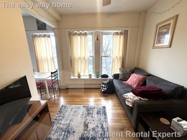 Building Photo - 1056 Cambridge St