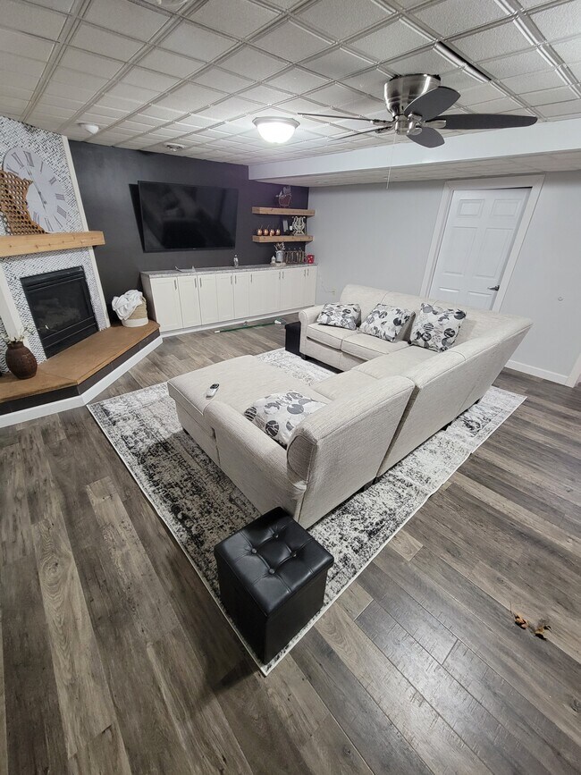 Foto del edificio - 1255 Fallbrook Ln