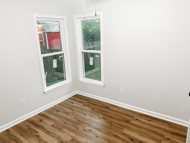 Building Photo - 3021 Wahl St