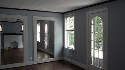 living room/ LG walk in ctr of picture - 5049 Lindenwood Ave