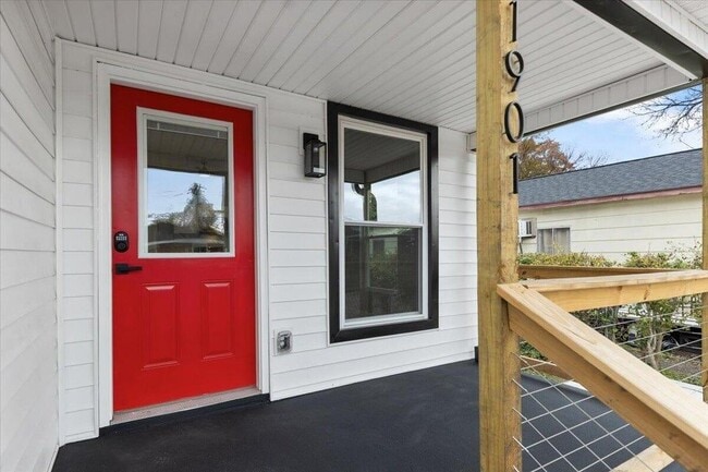 Building Photo - 1901 Walker Ave