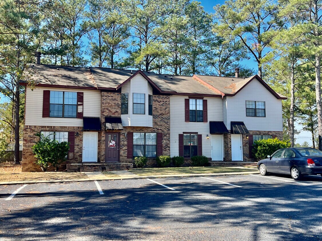 Primary Photo - 100 Woodleigh Rd