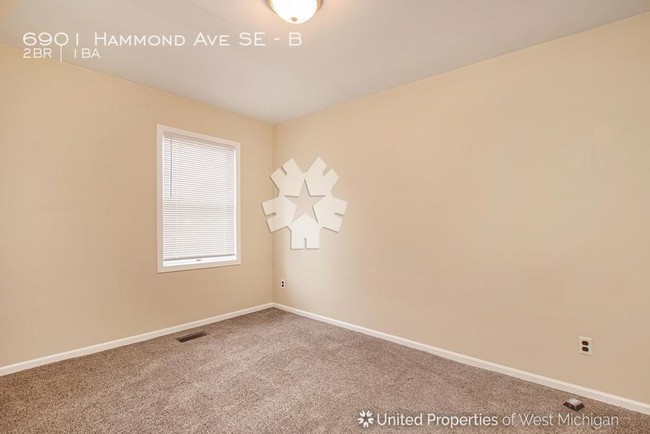 Building Photo - 2 Bedroom Apartment | Washer & Dryer Included