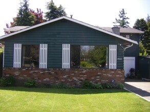 Building Photo - 4922 6 Av