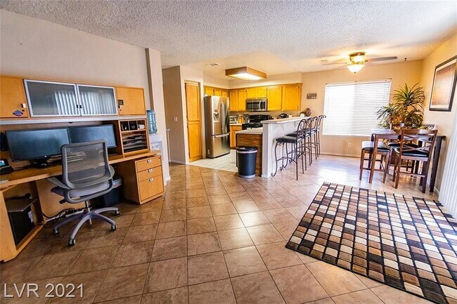 Vista de la cocina desde la sala de estar - 4060 N Elkridge Dr