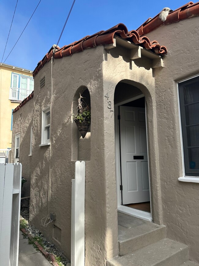 Building Photo - 437 23rd Pl