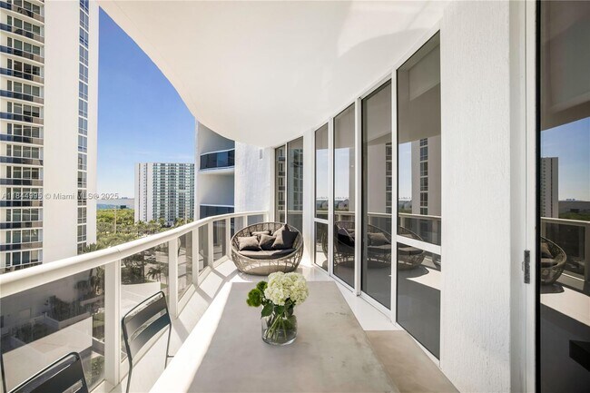 Foto del edificio - 15901 Collins Ave