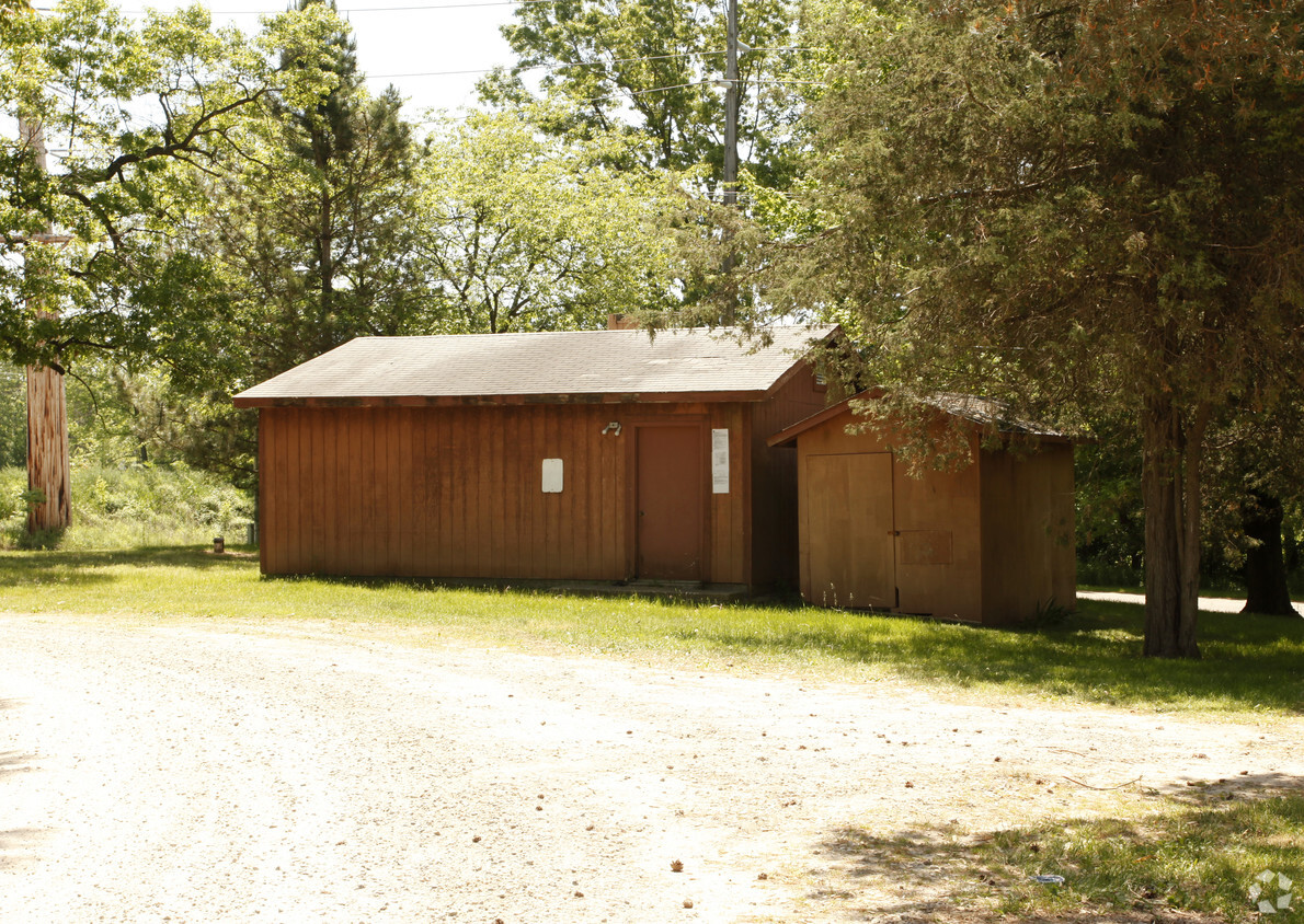 Building Photo - Fairlawn Meadows