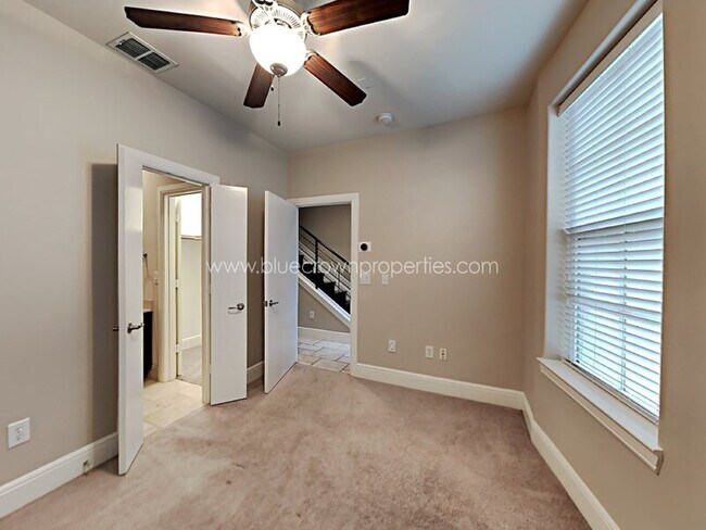 Foto del edificio - 3200 Ross Ave