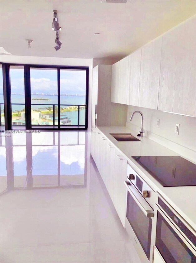 Foto del edificio - 501 NE 31st St