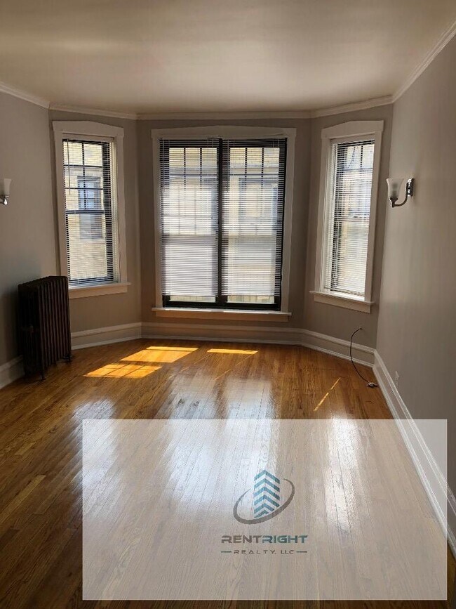 Foto del edificio - 6364-82 N Hermitage