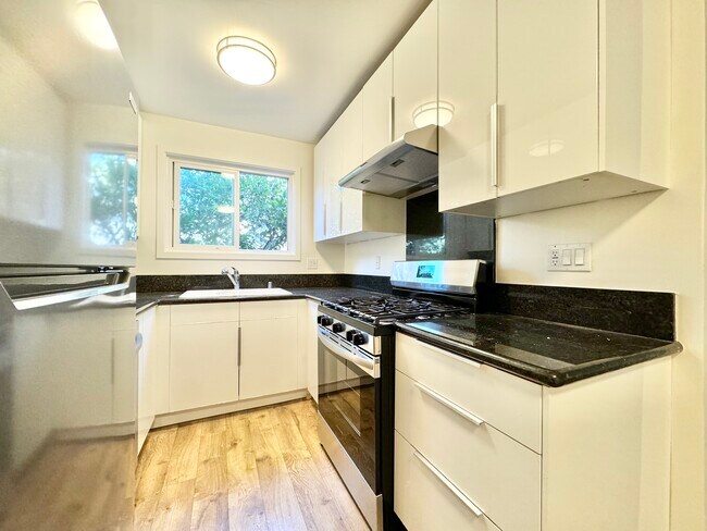 Foto del edificio - 14041 Moorpark St