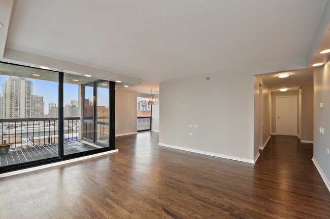 Building Photo - 1122 N Clark St